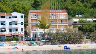 Apartmanska kuća  uz plažu - Podaca!