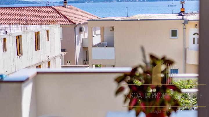 Schöne Apartmentvilla mit Garten 300 m vom Strand in Bibinje!