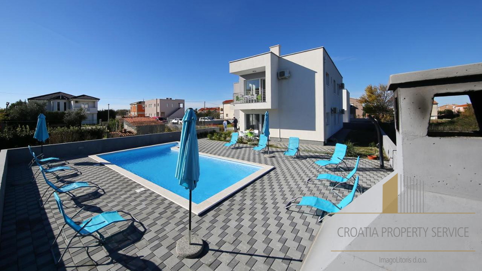 Elegante Apartmentvilla mit Pool in der Nähe von Zadar!