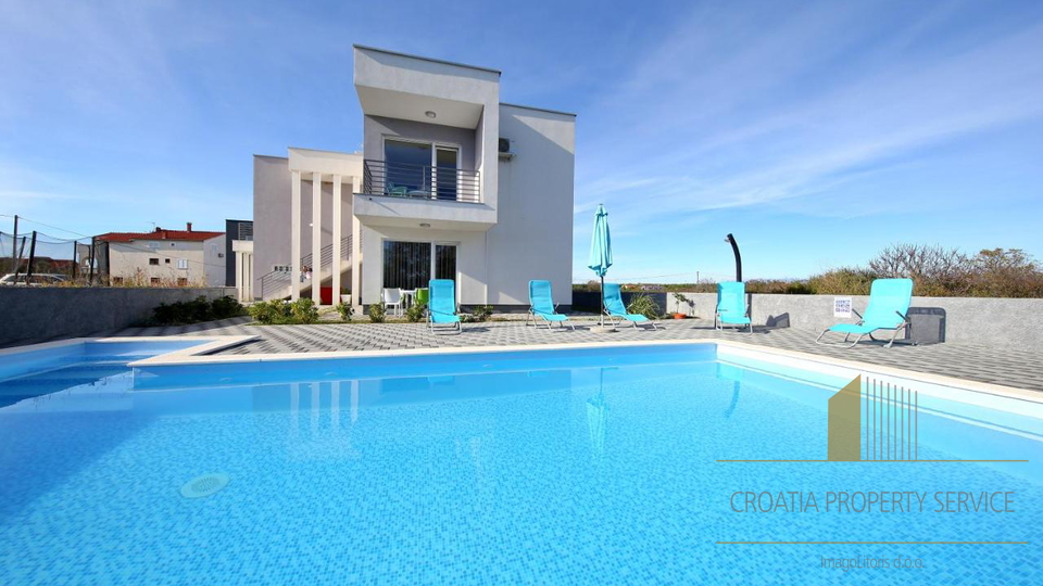 Elegant apartment villa with swimming pool near Zadar!