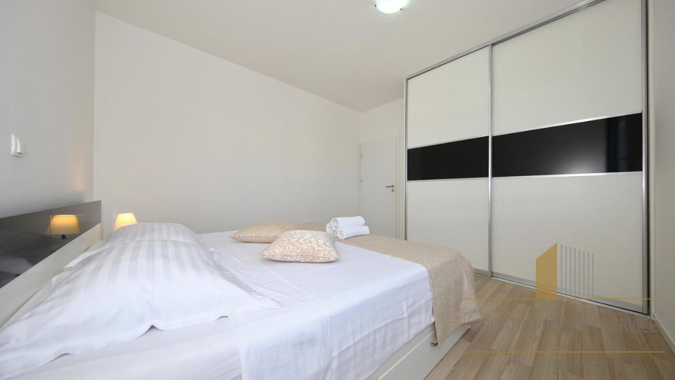 Elegantna apartmanska vila s bazenom u okolici Zadra!