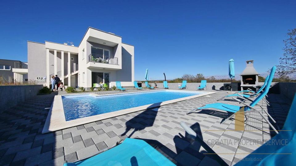 Elegant apartment villa with swimming pool near Zadar!