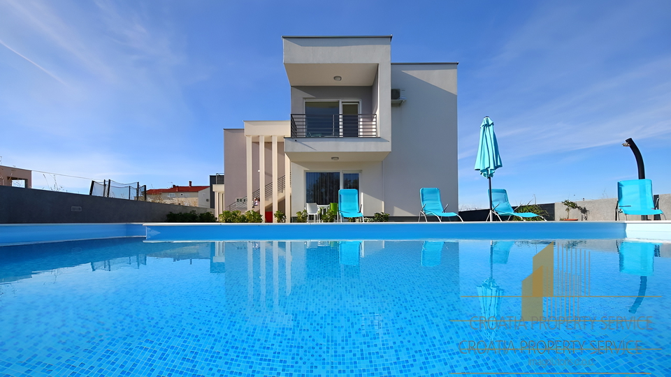 Elegante Apartmentvilla mit Pool in der Nähe von Zadar!