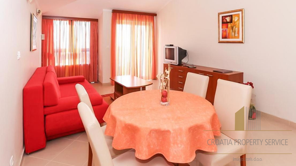 Charming aparthotel 400 m from the beach near Trogir!