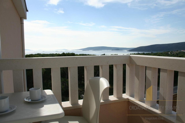 Šarmanten aparthotel 400 m od plaže v bližini Trogirja!