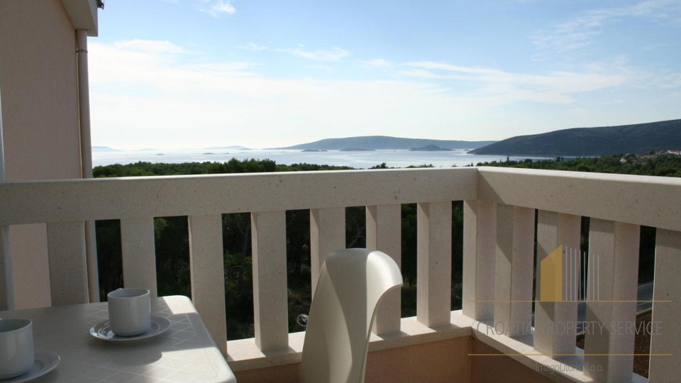 Charming aparthotel 400 m from the beach near Trogir!