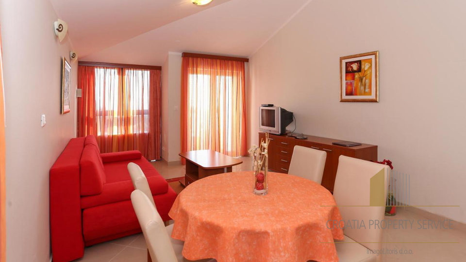 Charming aparthotel 400 m from the beach near Trogir!