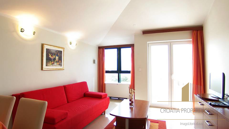 Charming aparthotel 400 m from the beach near Trogir!