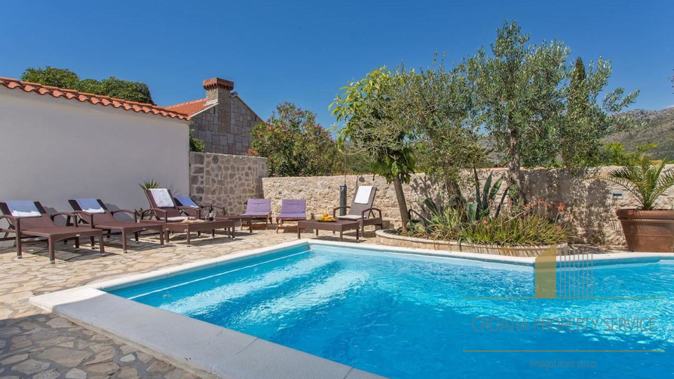 A charming stone villa with a swimming pool near Dubrovnik!