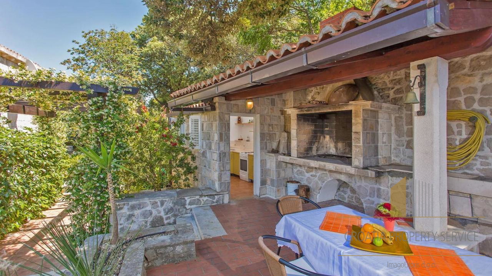 A charming stone villa with a swimming pool near Dubrovnik!