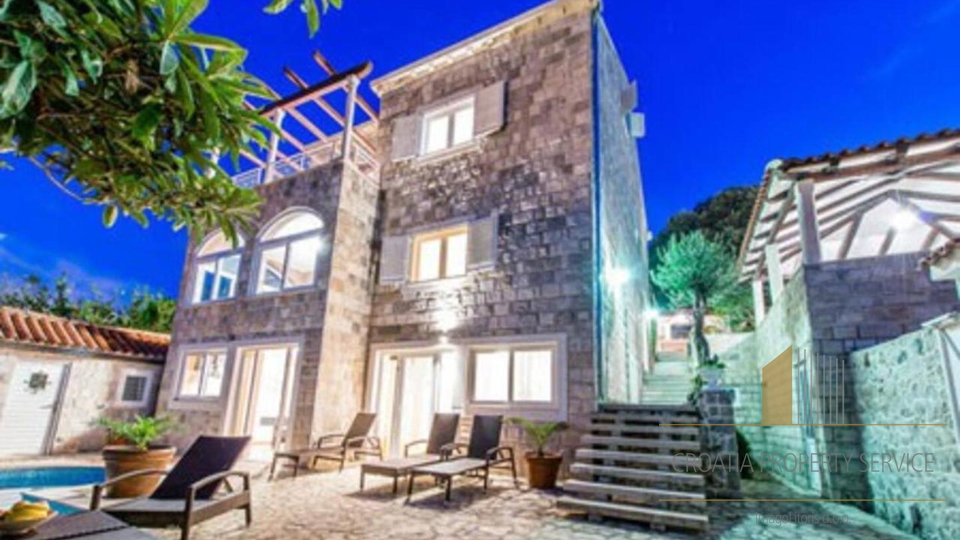 A charming stone villa with a swimming pool near Dubrovnik!