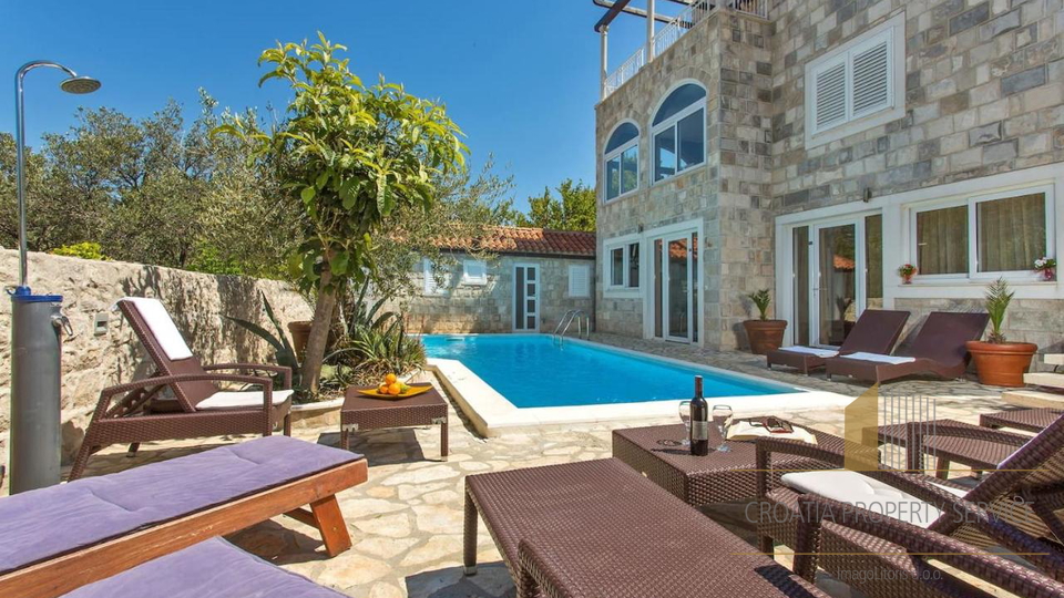 A charming stone villa with a swimming pool near Dubrovnik!