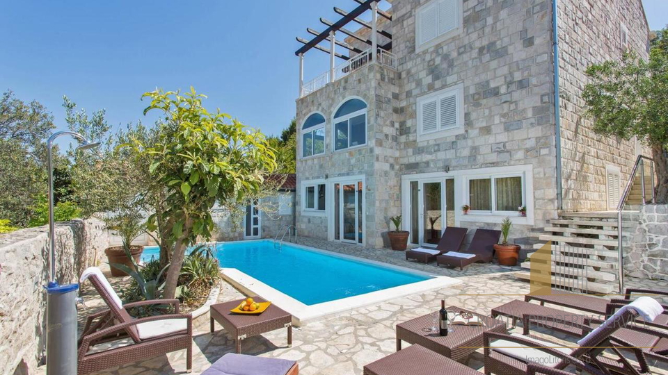 A charming stone villa with a swimming pool near Dubrovnik!