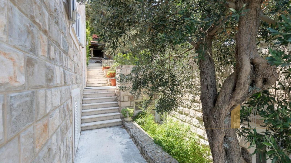 A charming stone villa with a swimming pool near Dubrovnik!