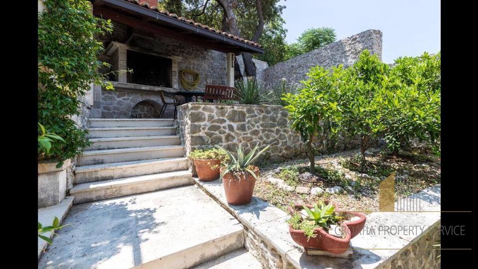 A charming stone villa with a swimming pool near Dubrovnik!