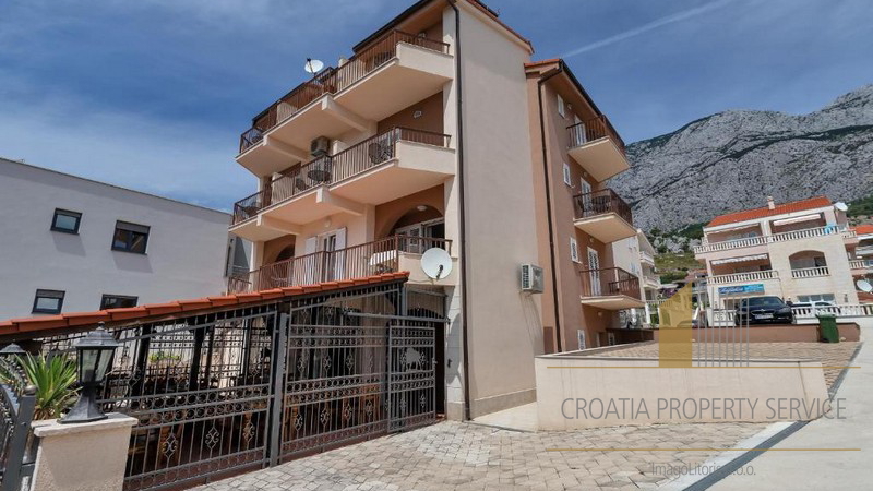 Beautiful apartment house near the beach in Tučepi!