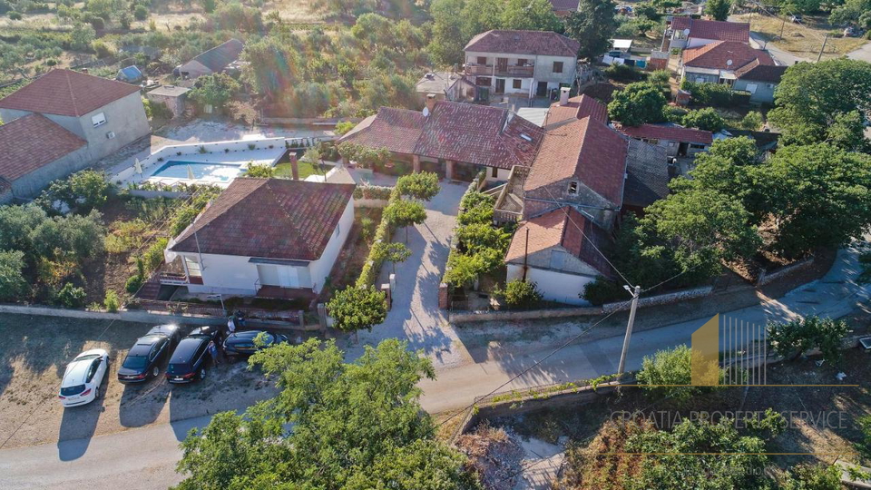 Ein schönes Haus mit Swimmingpool in der Nähe von Zadar!