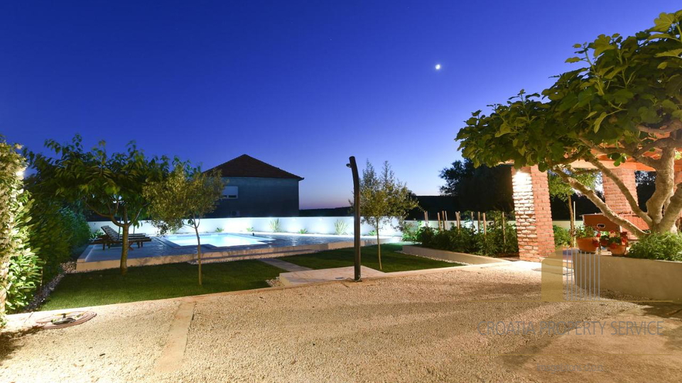 Ein schönes Haus mit Swimmingpool in der Nähe von Zadar!