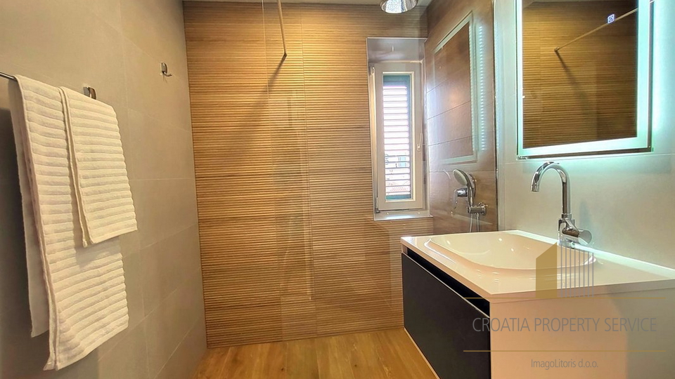 Luxury apartments with sea view in the center of Makarska!