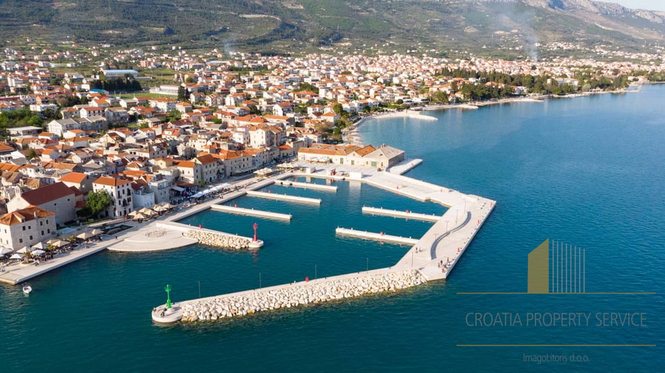 Beautiful stone house for adaptation near the sea in Kaštel Stari!