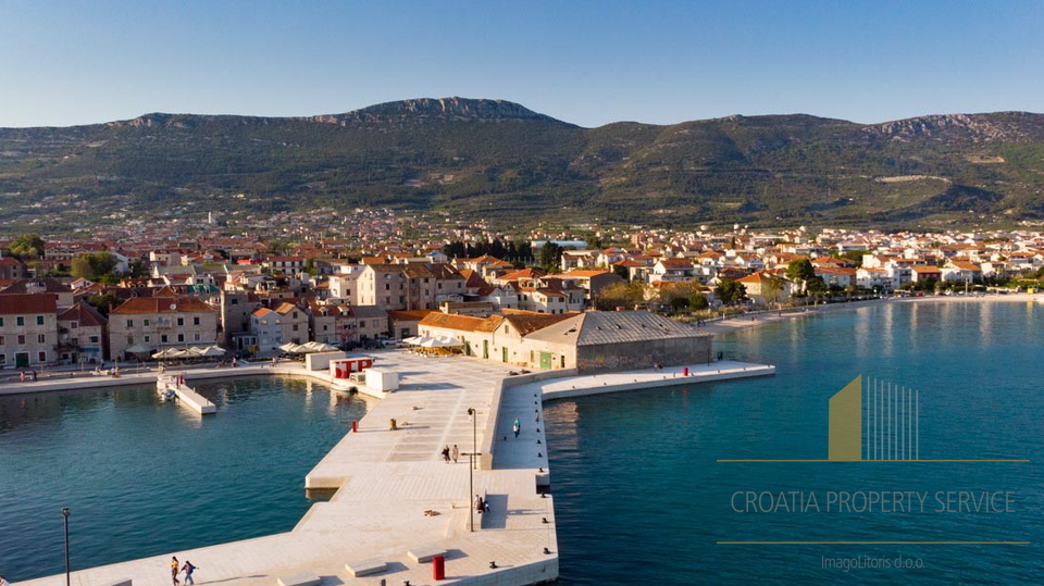 Beautiful stone house for adaptation near the sea in Kaštel Stari!