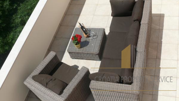 Apartment house with sea view in the center of Makarska!