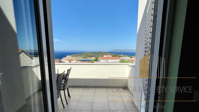 Apartment house with sea view in the center of Makarska!