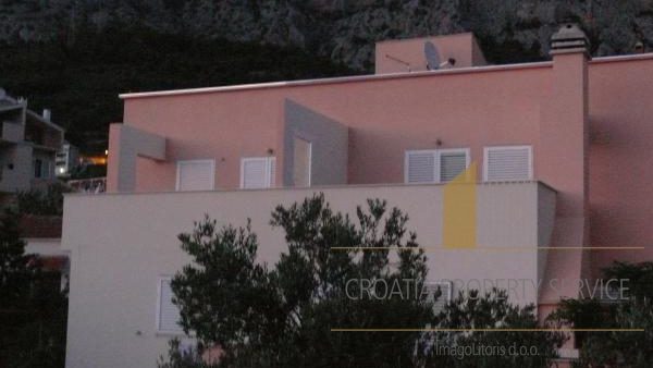 Apartment house with sea view in the center of Makarska!