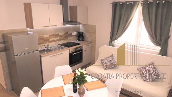 Apartment house with sea view in the center of Makarska!