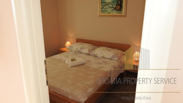 Apartment house with sea view in the center of Makarska!