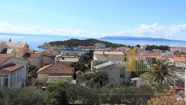 Apartment house with sea view in the center of Makarska!