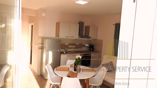 Apartment house with sea view in the center of Makarska!