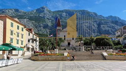 Apartment house with sea view in the center of Makarska!