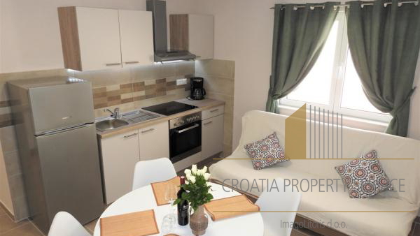 Apartment house with sea view in the center of Makarska!