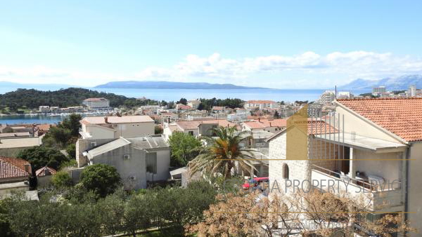 Apartment house with sea view in the center of Makarska!