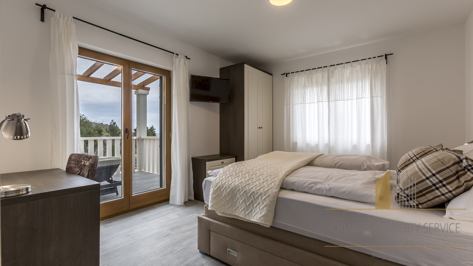 Eine wunderschöne Villa mit Meerblick in der Nähe von Omiš!