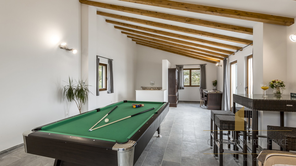 Eine wunderschöne Villa mit Meerblick in der Nähe von Omiš!