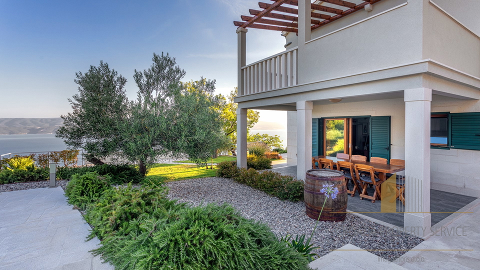 Eine wunderschöne Villa mit Meerblick in der Nähe von Omiš!