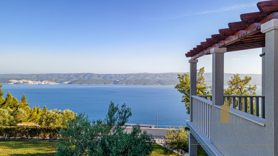 Eine wunderschöne Villa mit Meerblick in der Nähe von Omiš!