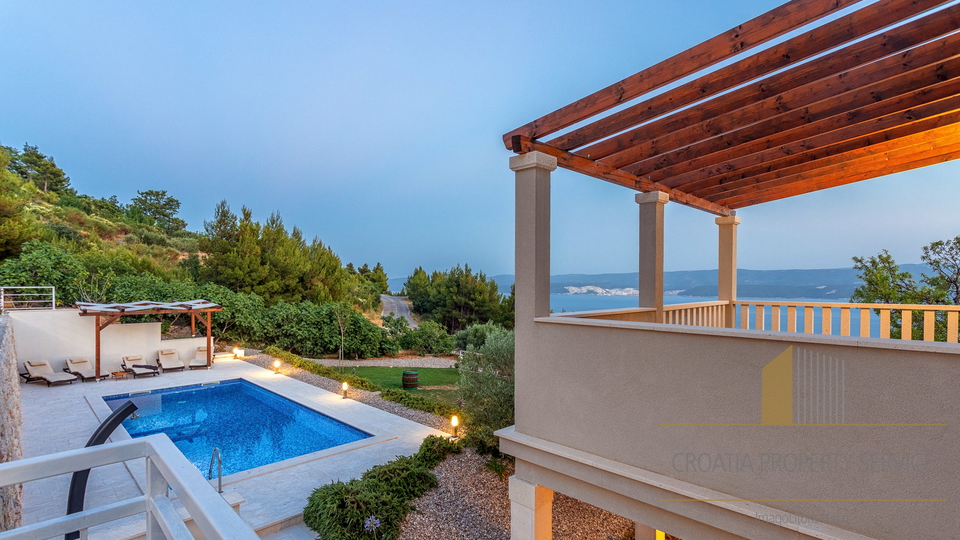 Eine wunderschöne Villa mit Meerblick in der Nähe von Omiš!