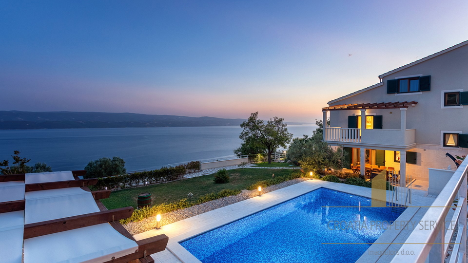 Eine wunderschöne Villa mit Meerblick in der Nähe von Omiš!