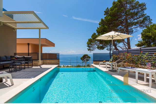 New attractive villa with sea view in Makarska!