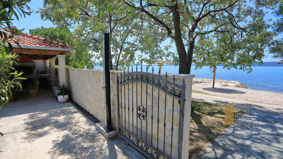 Apartmajska vila prva vrsta do plaže!