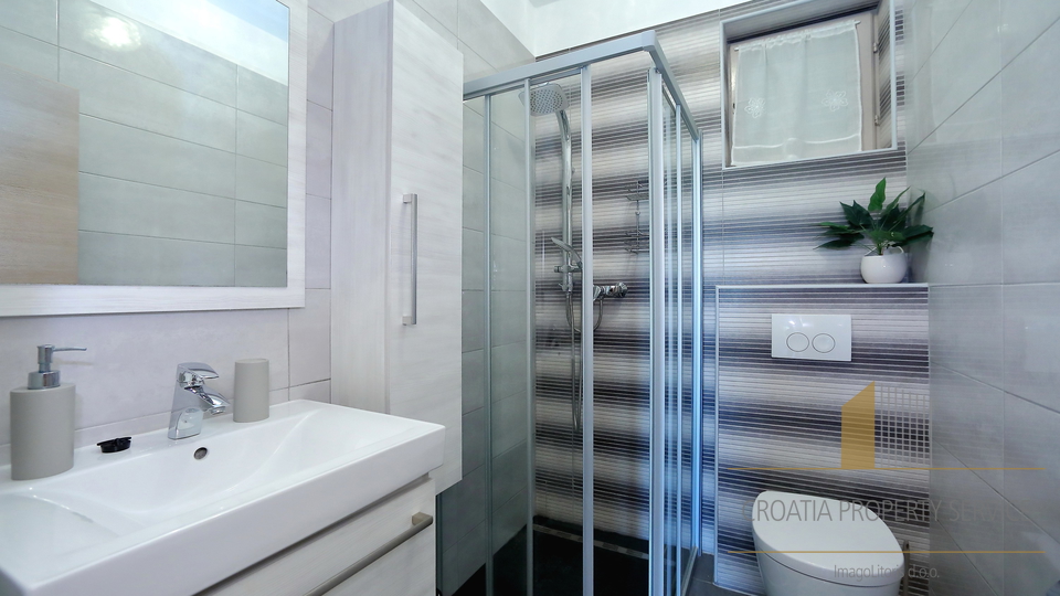 Apartmajska vila prva vrsta do plaže!