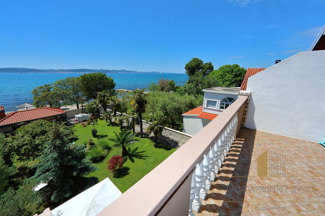 Apartmajska vila prva vrsta do plaže!