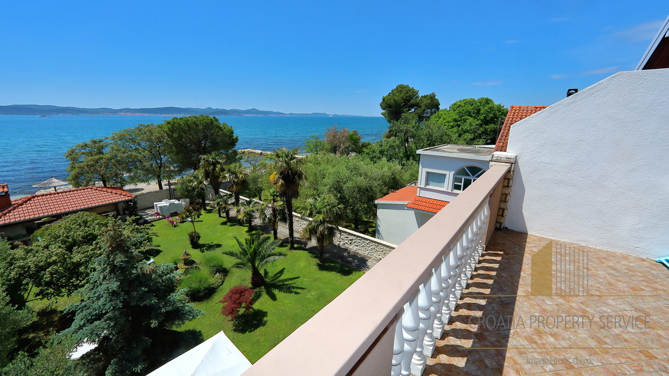 Apartmajska vila prva vrsta do plaže!