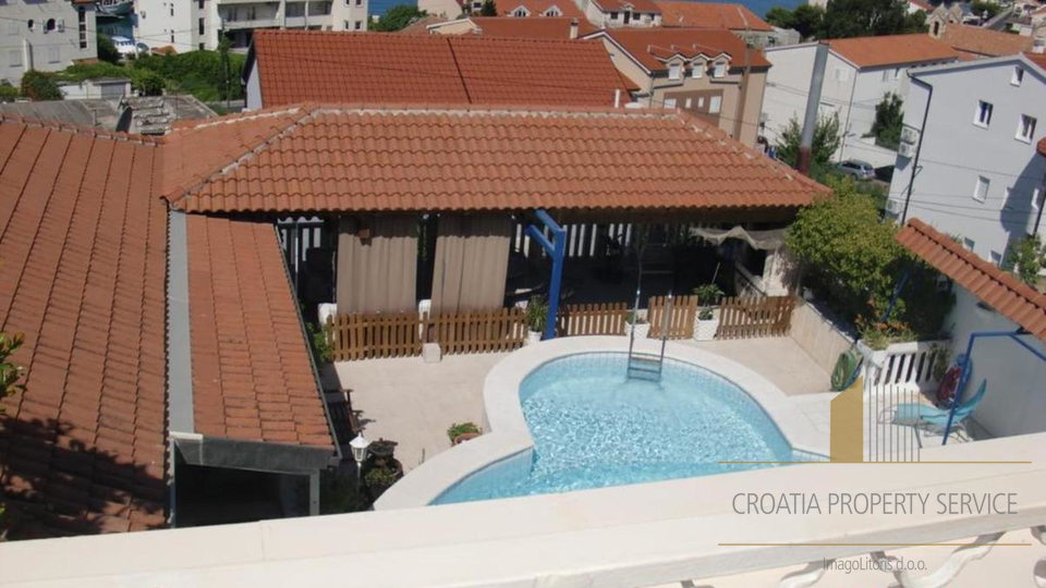 Apartment villa with pool 70 m from the beach in the vicinity of Split!