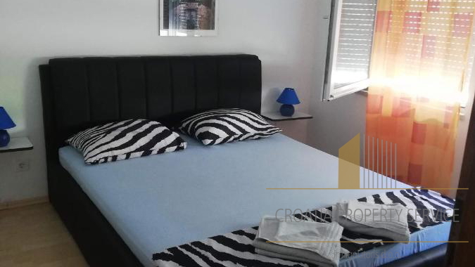 Apartment villa with pool 70 m from the beach in the vicinity of Split!