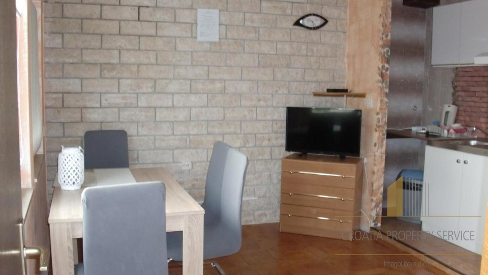 Apartment villa with pool 70 m from the beach in the vicinity of Split!