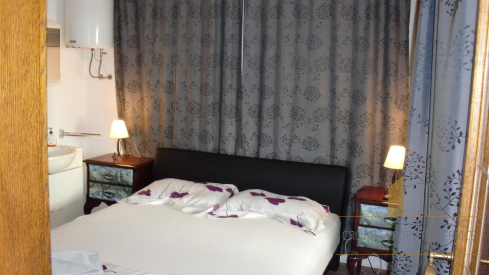 Apartment villa with pool 70 m from the beach in the vicinity of Split!